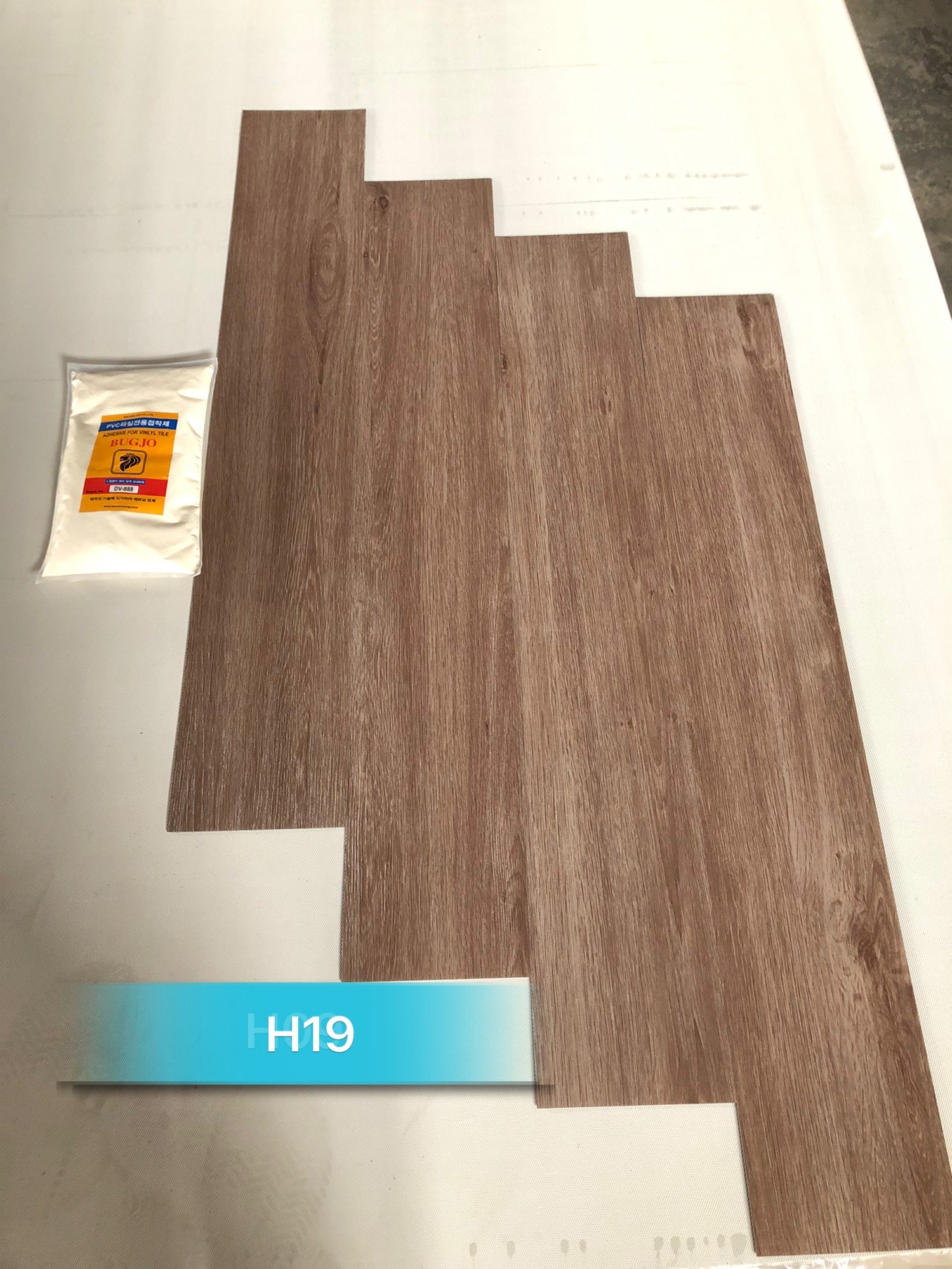 Sàn nhựa keo riêng  H19